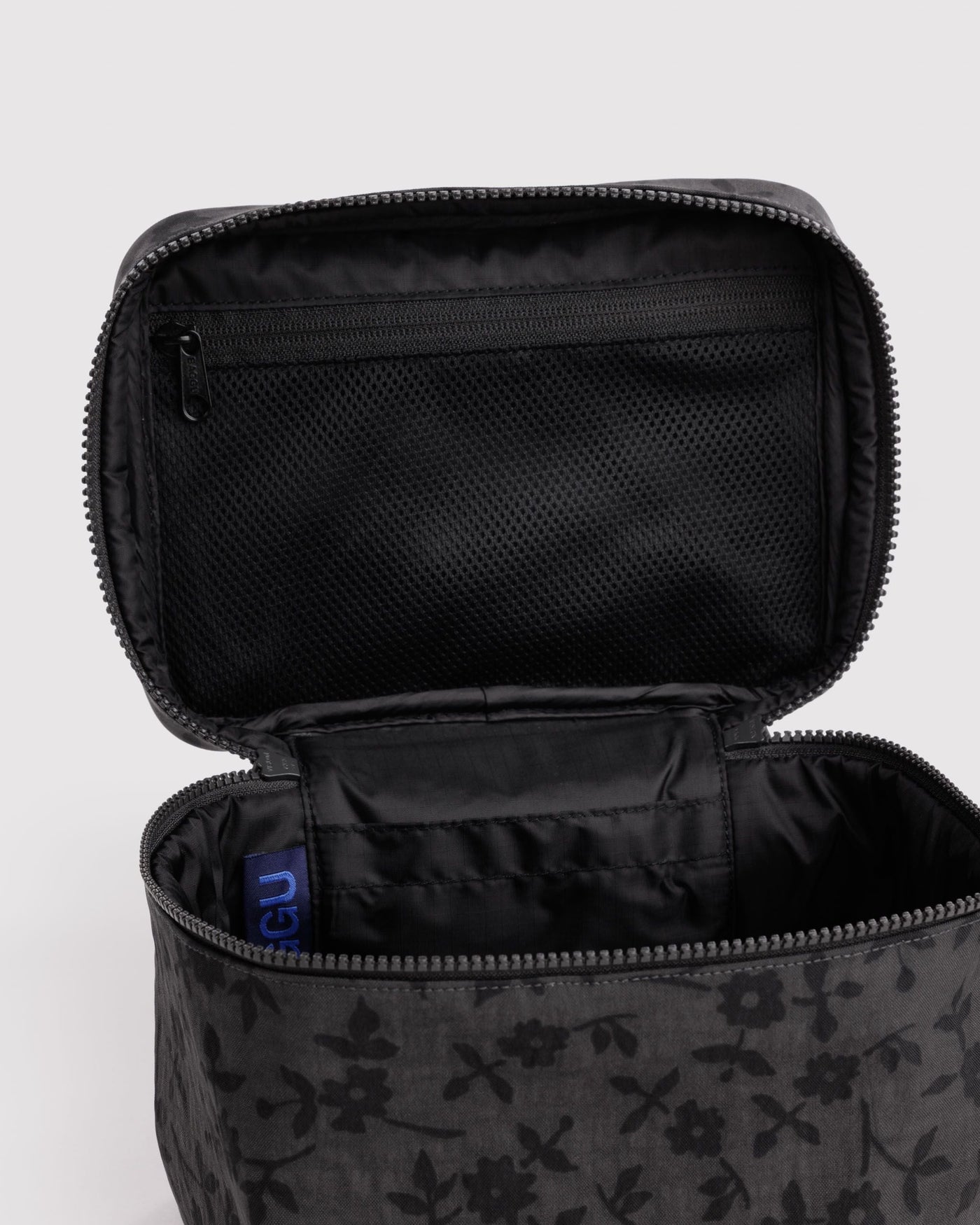 Large Cosmetic Case O0